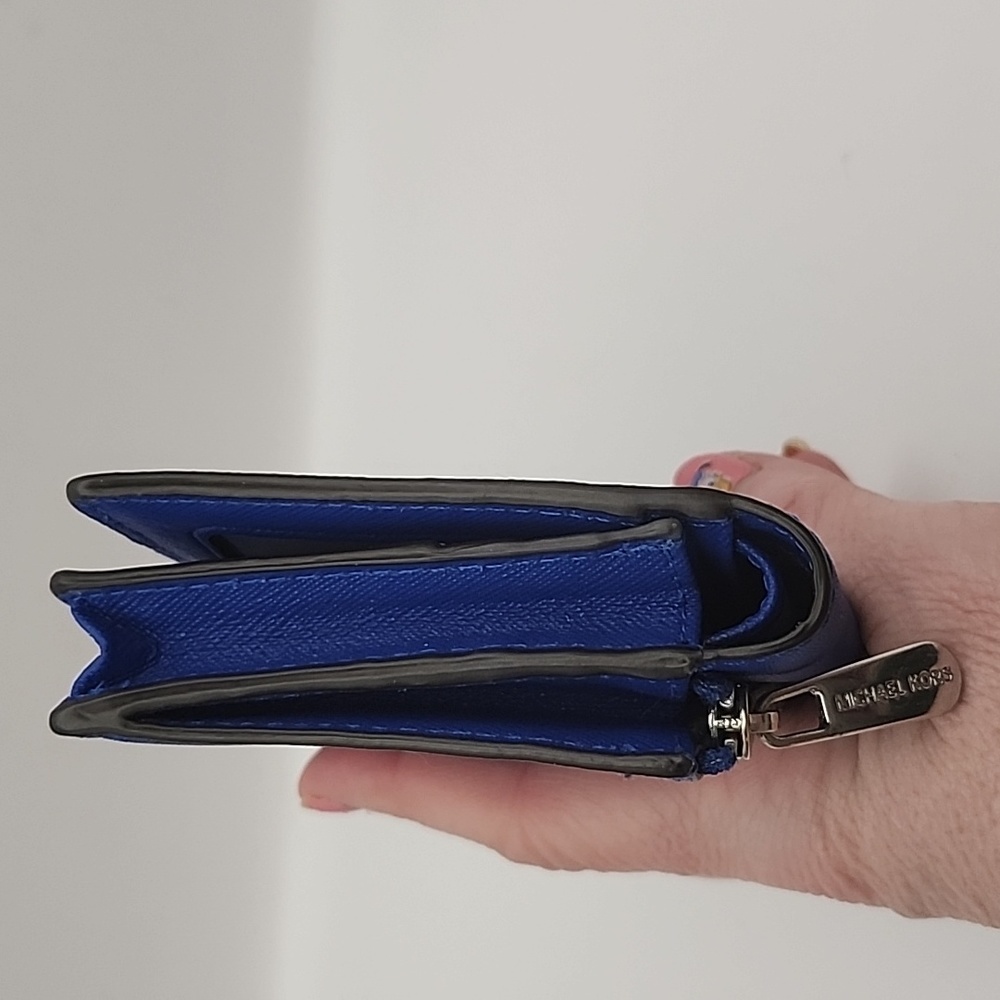 Michael Kors Bifold w/ Coin Zip Pocket Blue Silver Hardware - Picture 6 of 17
